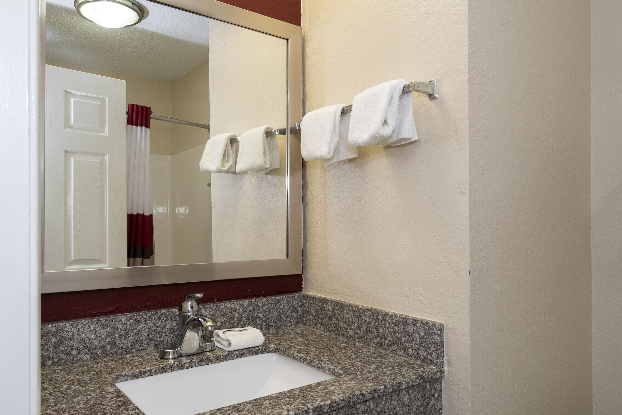 Red Roof Inn & Suites Pensacola-Nas Corry Beach Haven Extérieur photo