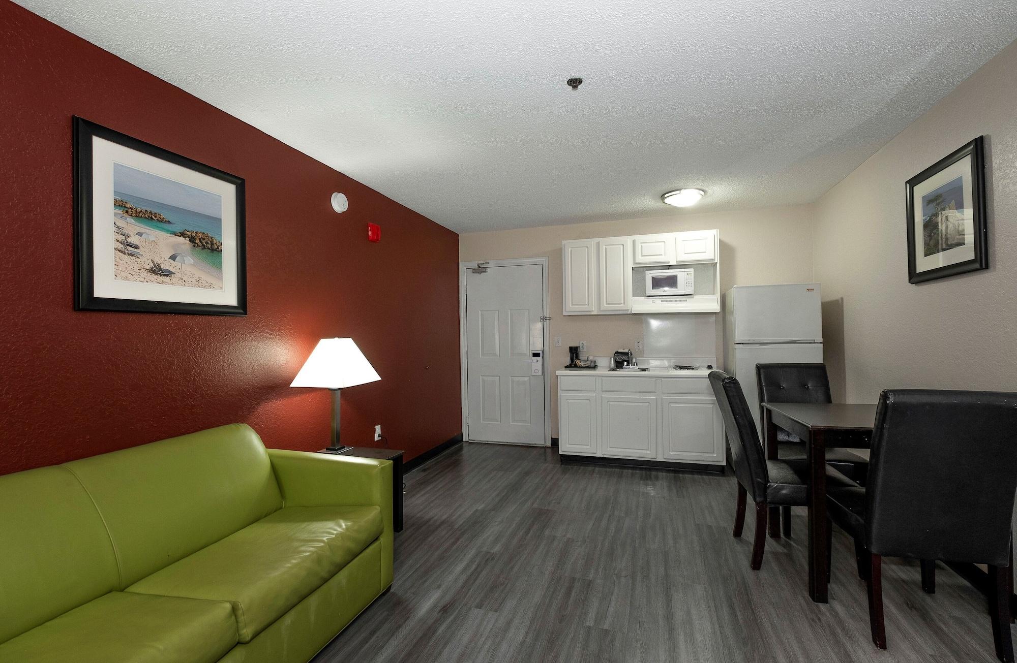 Red Roof Inn & Suites Pensacola-Nas Corry Beach Haven Extérieur photo