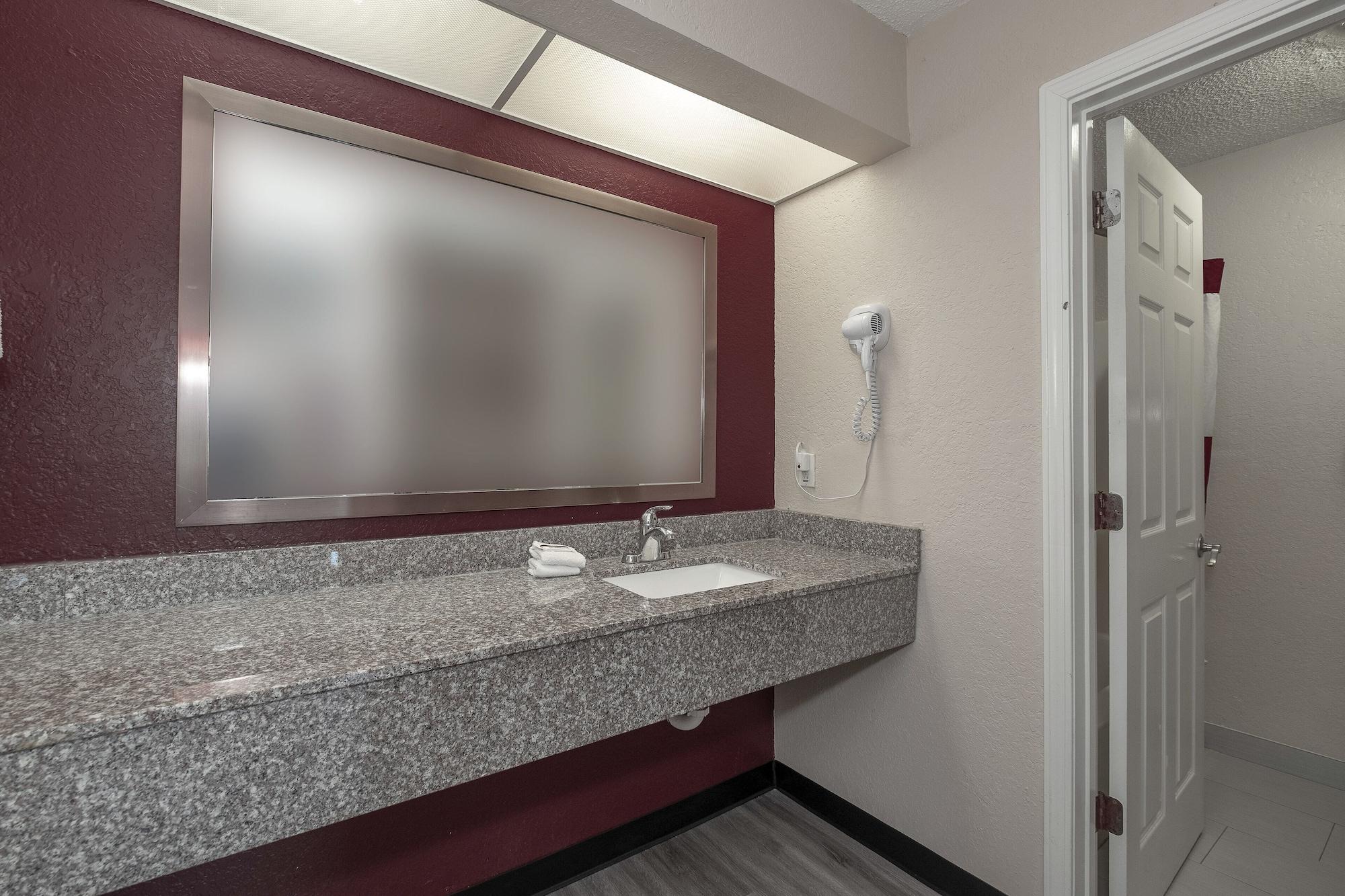 Red Roof Inn & Suites Pensacola-Nas Corry Beach Haven Extérieur photo