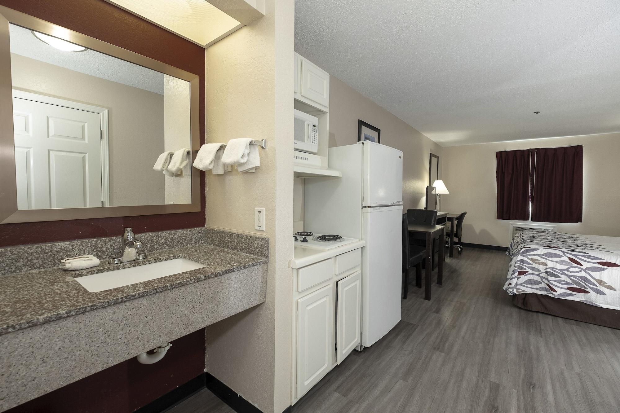 Red Roof Inn & Suites Pensacola-Nas Corry Beach Haven Extérieur photo
