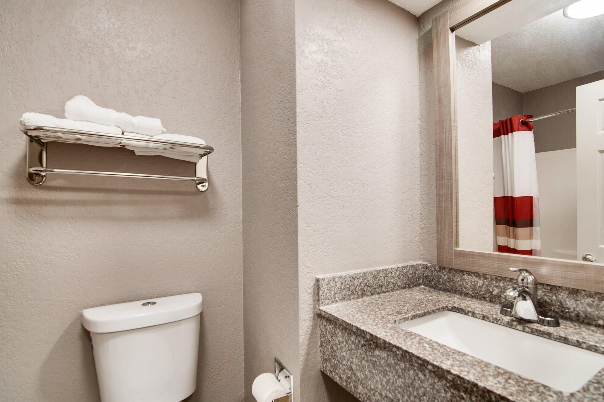 Red Roof Inn & Suites Pensacola-Nas Corry Beach Haven Extérieur photo